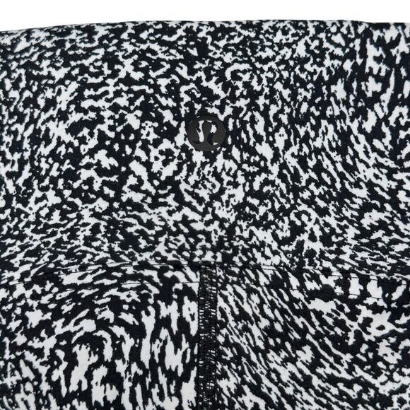 LULULEMON InStill High-Rise Tight 28" Sz 10 Warped Grain Alpine White Black - Picture 8 of 8